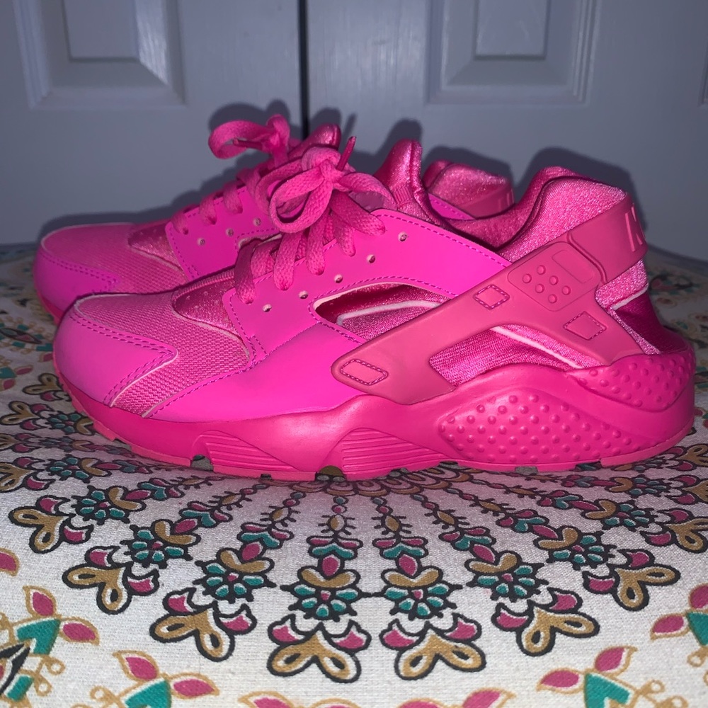 Pink nike huarache shoes